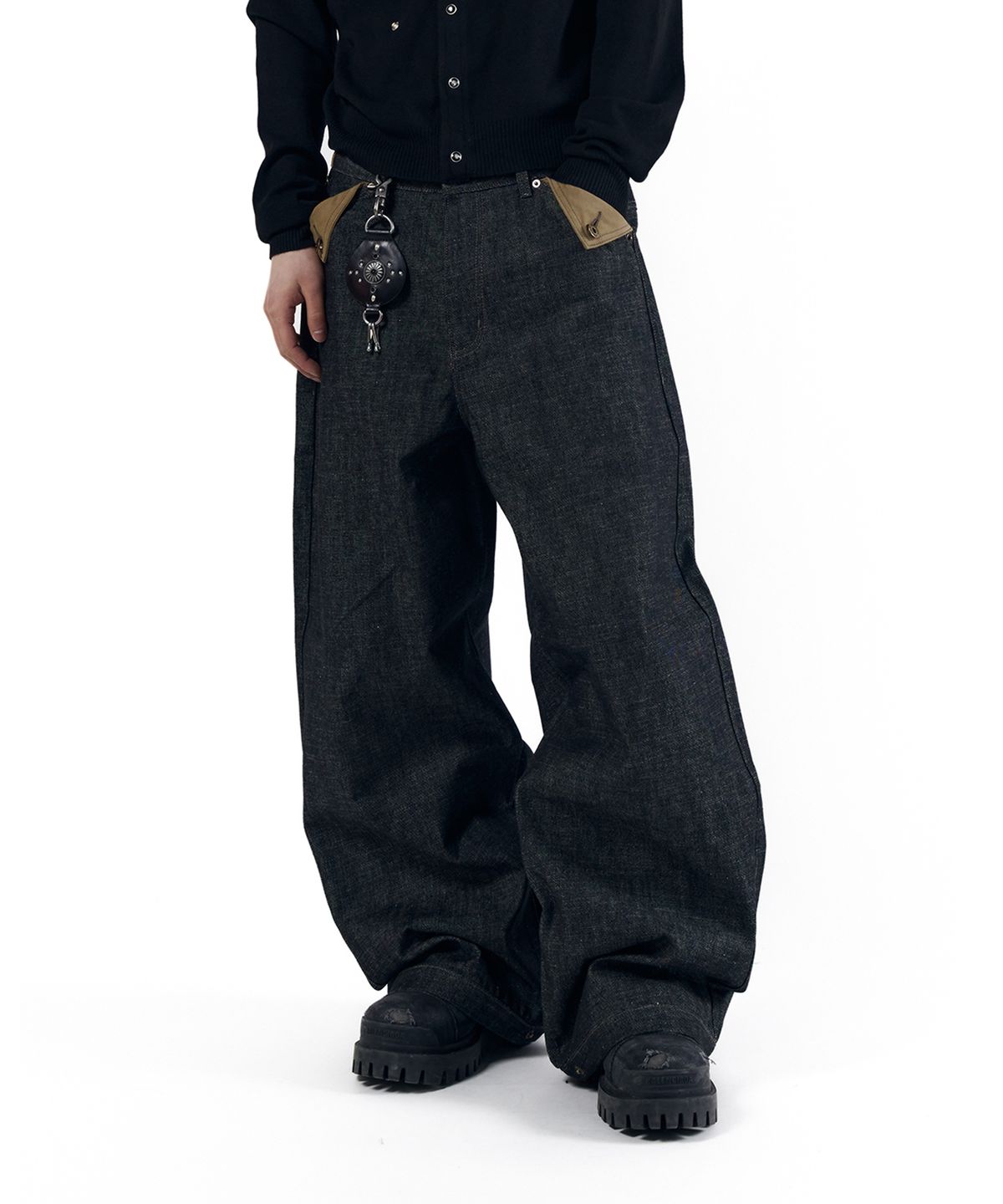 아캄(AAKAM) Bonnie Pocket Denim Pants (Black)