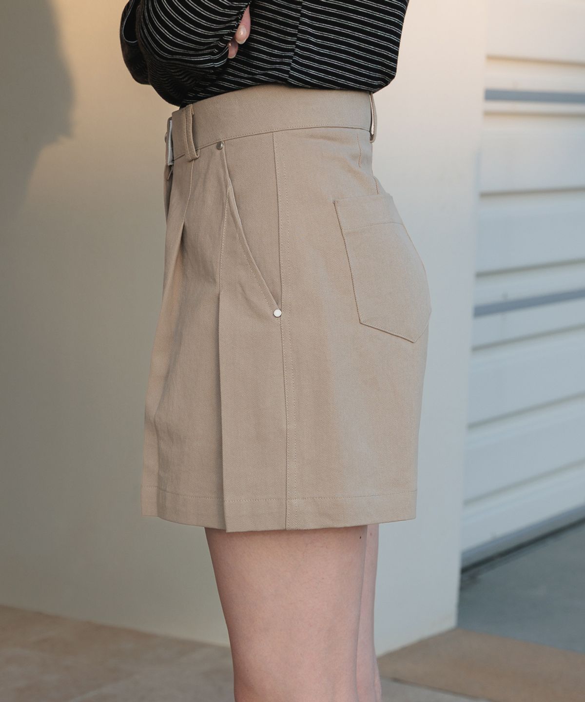드헤베(DEHEVE) Double Pintuck Half Pants [Beige]