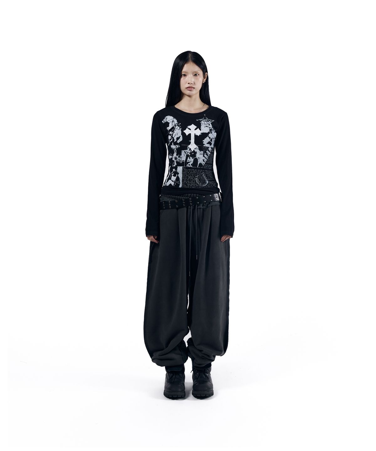 아캄(AAKAM) Side Damaged Sweatpants (Dark Gray)