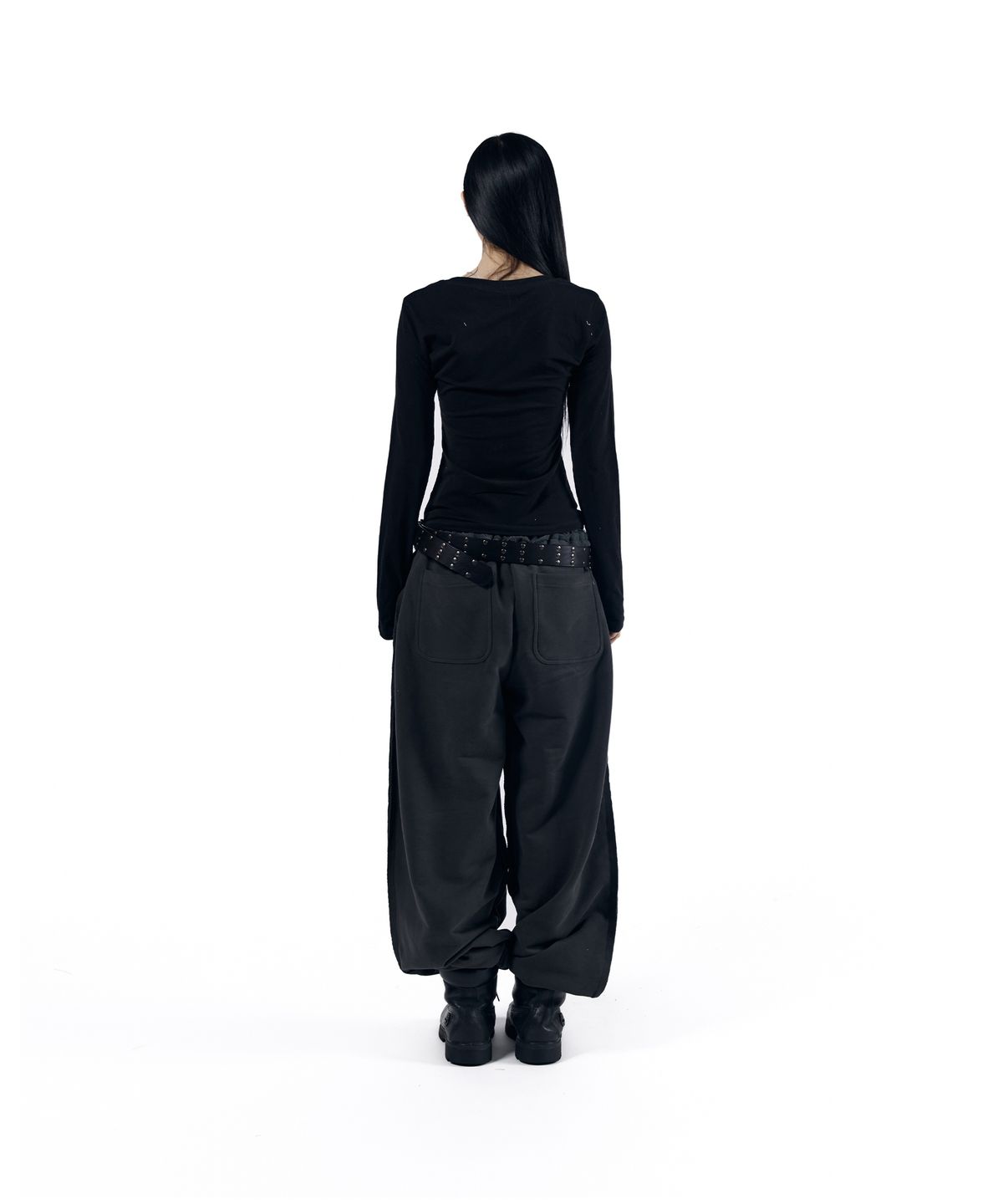 아캄(AAKAM) Side Damaged Sweatpants (Dark Gray)