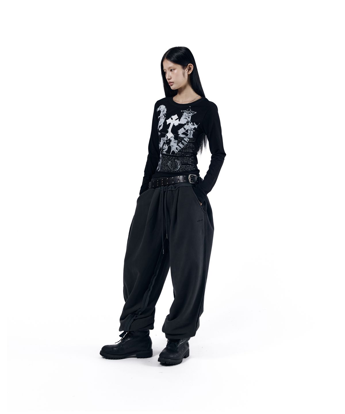 아캄(AAKAM) Side Damaged Sweatpants (Dark Gray)