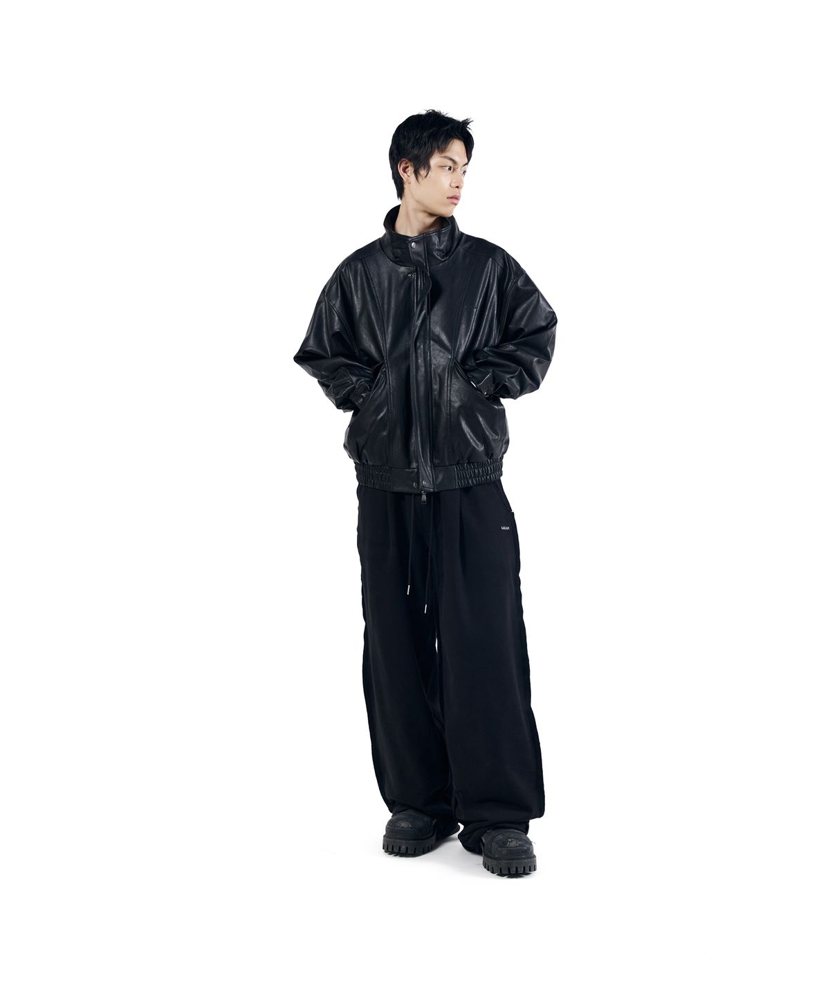 아캄(AAKAM) Side Damaged Sweatpants (Black)