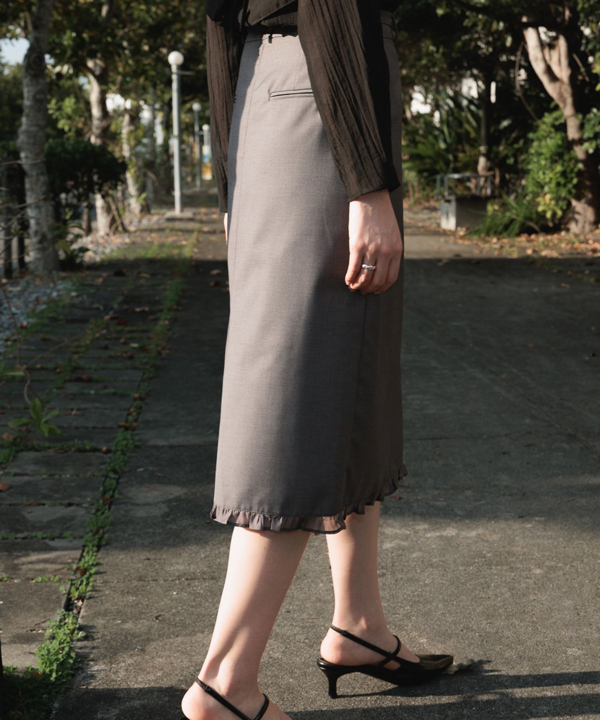 드헤베(DEHEVE) Strap Point Frill Skirt [Gray]