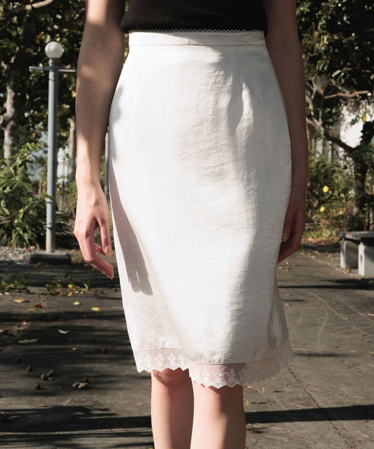 드헤베(DEHEVE) Glossy Lace Skirt [Ivory]
