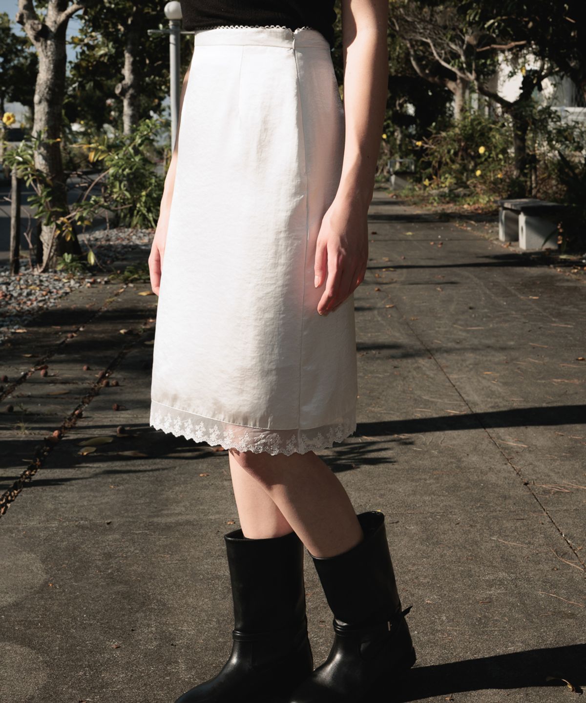 드헤베(DEHEVE) Glossy Lace Skirt [Ivory]