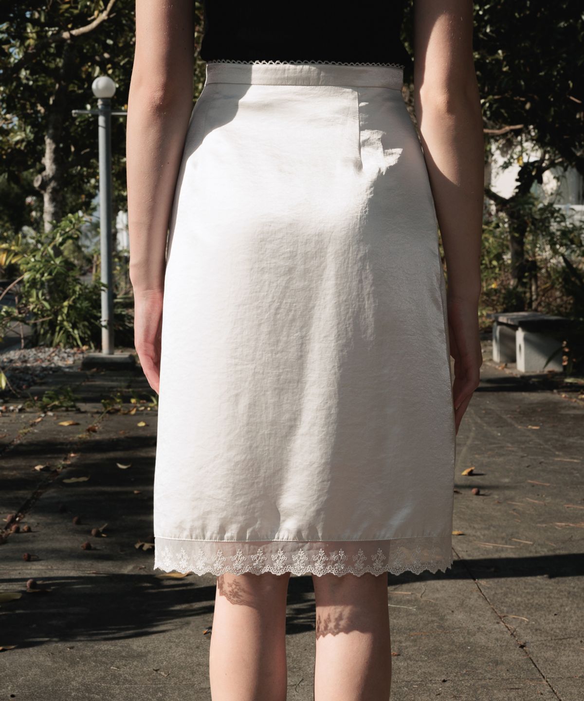 드헤베(DEHEVE) Glossy Lace Skirt [Ivory]