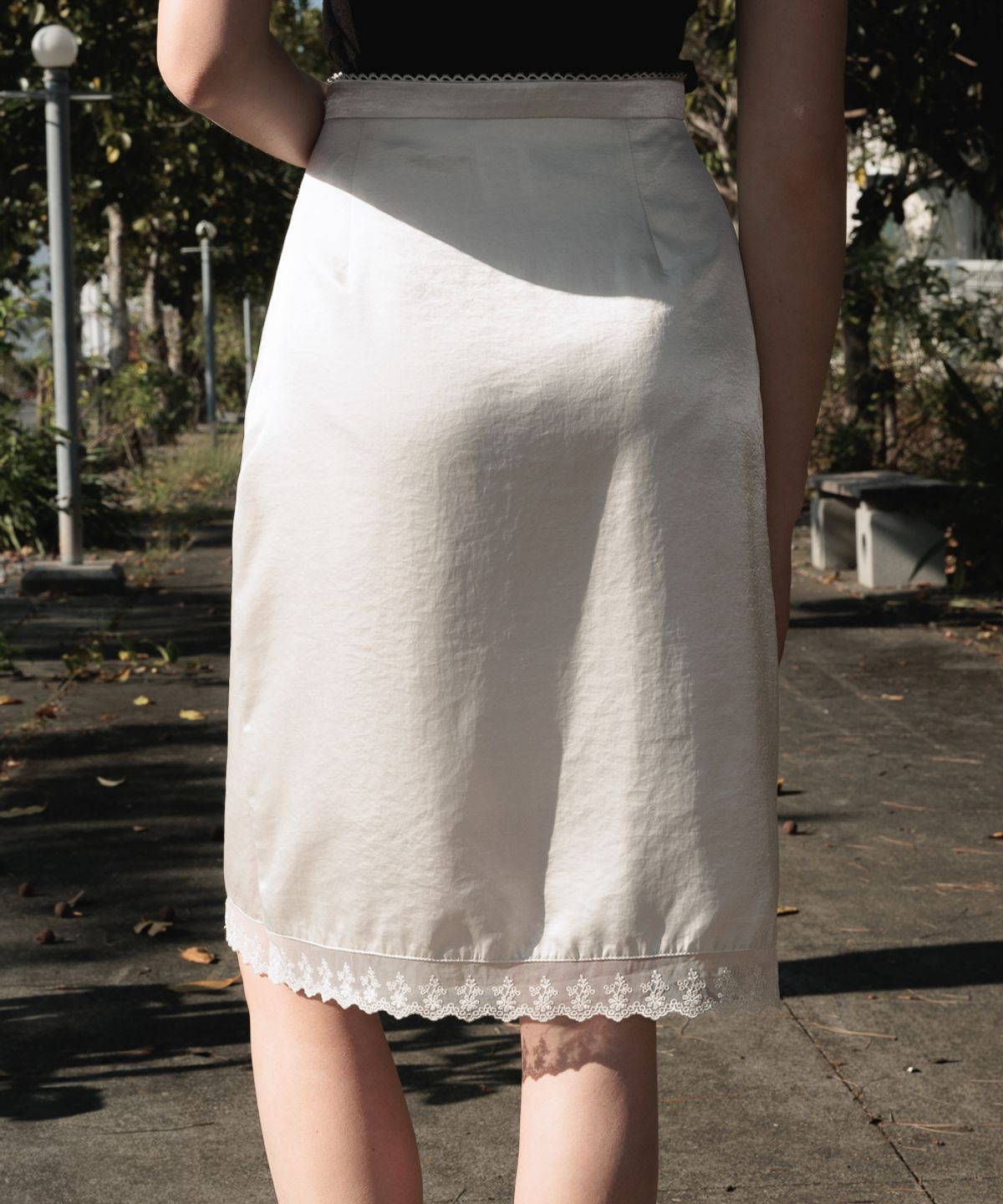 드헤베(DEHEVE) Glossy Lace Skirt [Ivory]