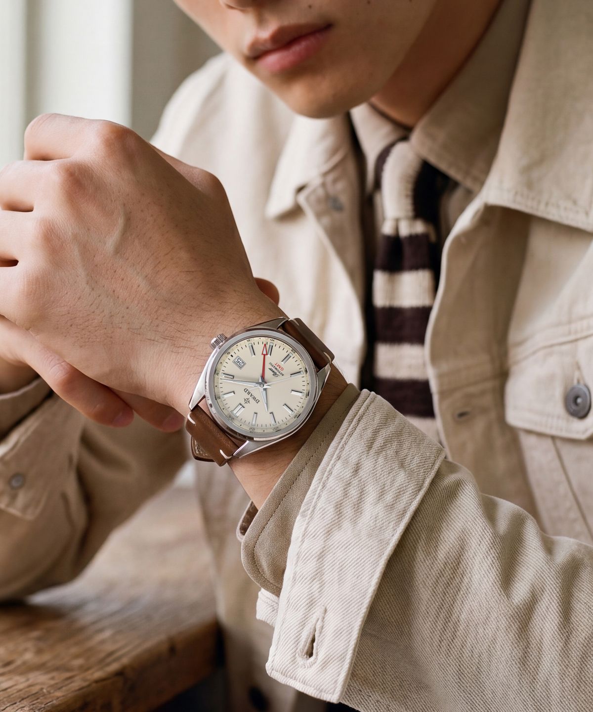 디워드(DWARD) DW-308 GMT ROVER Ivory Moon 남자 메탈 오토매틱 손목 시계