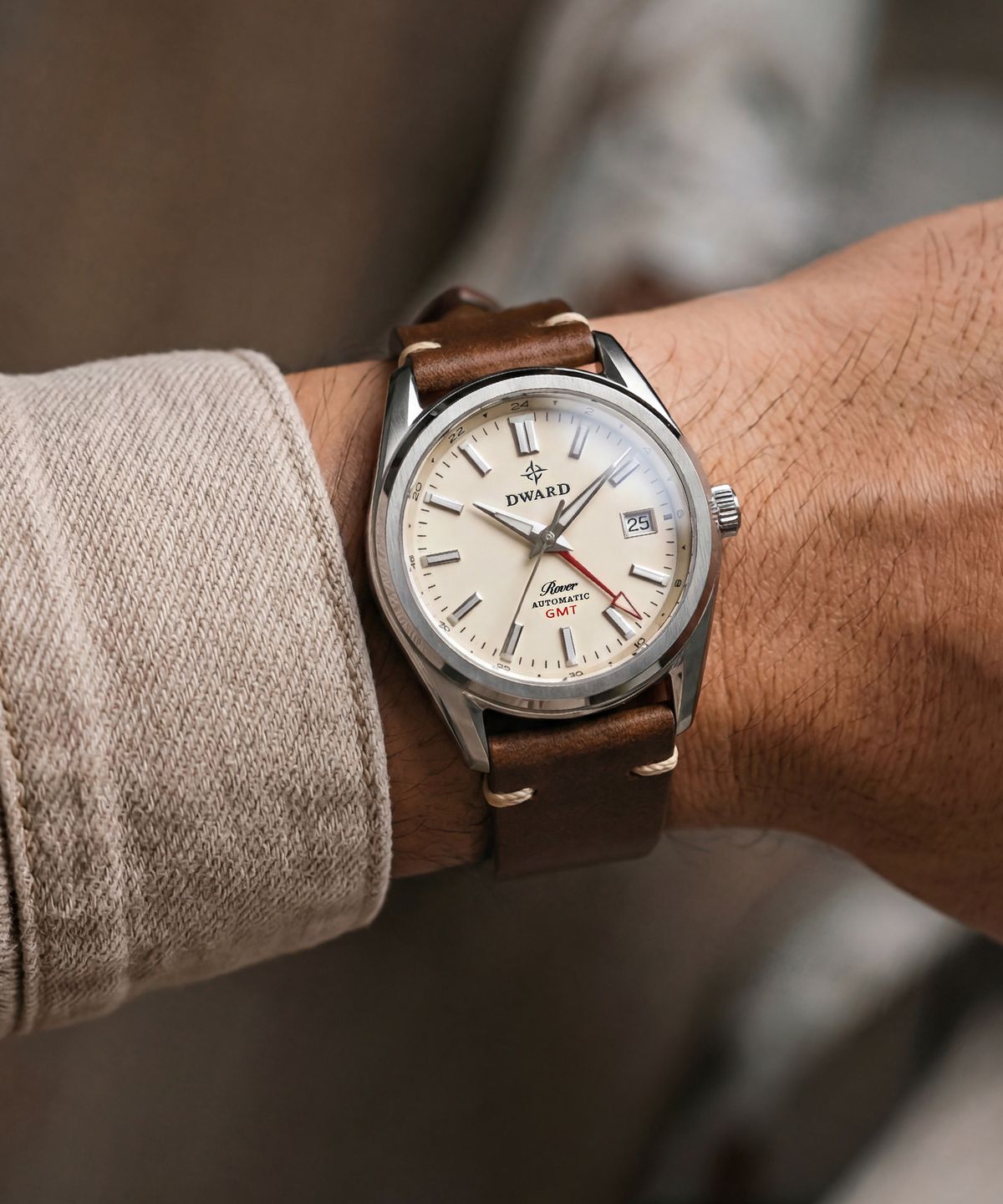 디워드(DWARD) DW-308 GMT ROVER Ivory Moon 남자 메탈 오토매틱 손목 시계