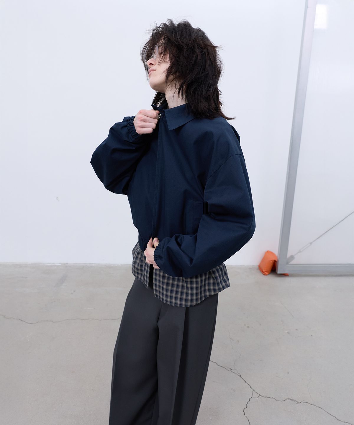 엘씨디씨티엠(LCDC™) CHECK DETAIL BLOUSON JACKET (NAVY)