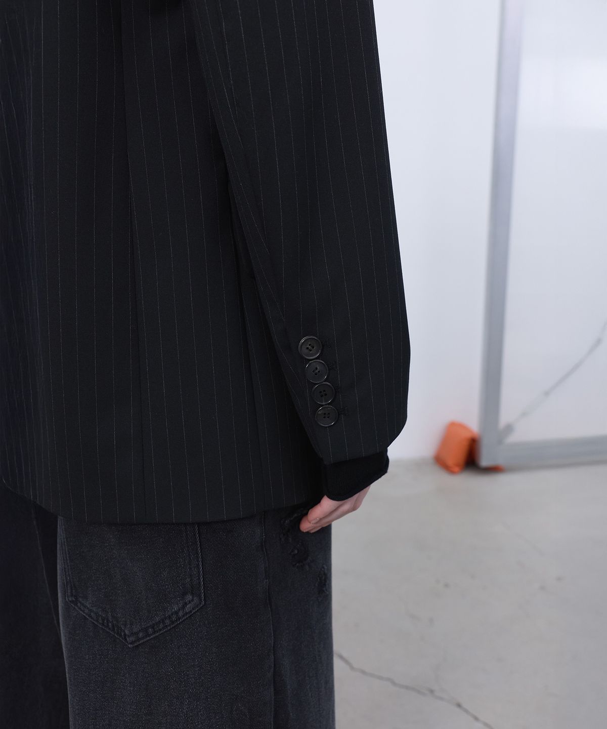 엘씨디씨티엠(LCDC™) CLASSIC PINSTRIPED BLAZER (BLACK)