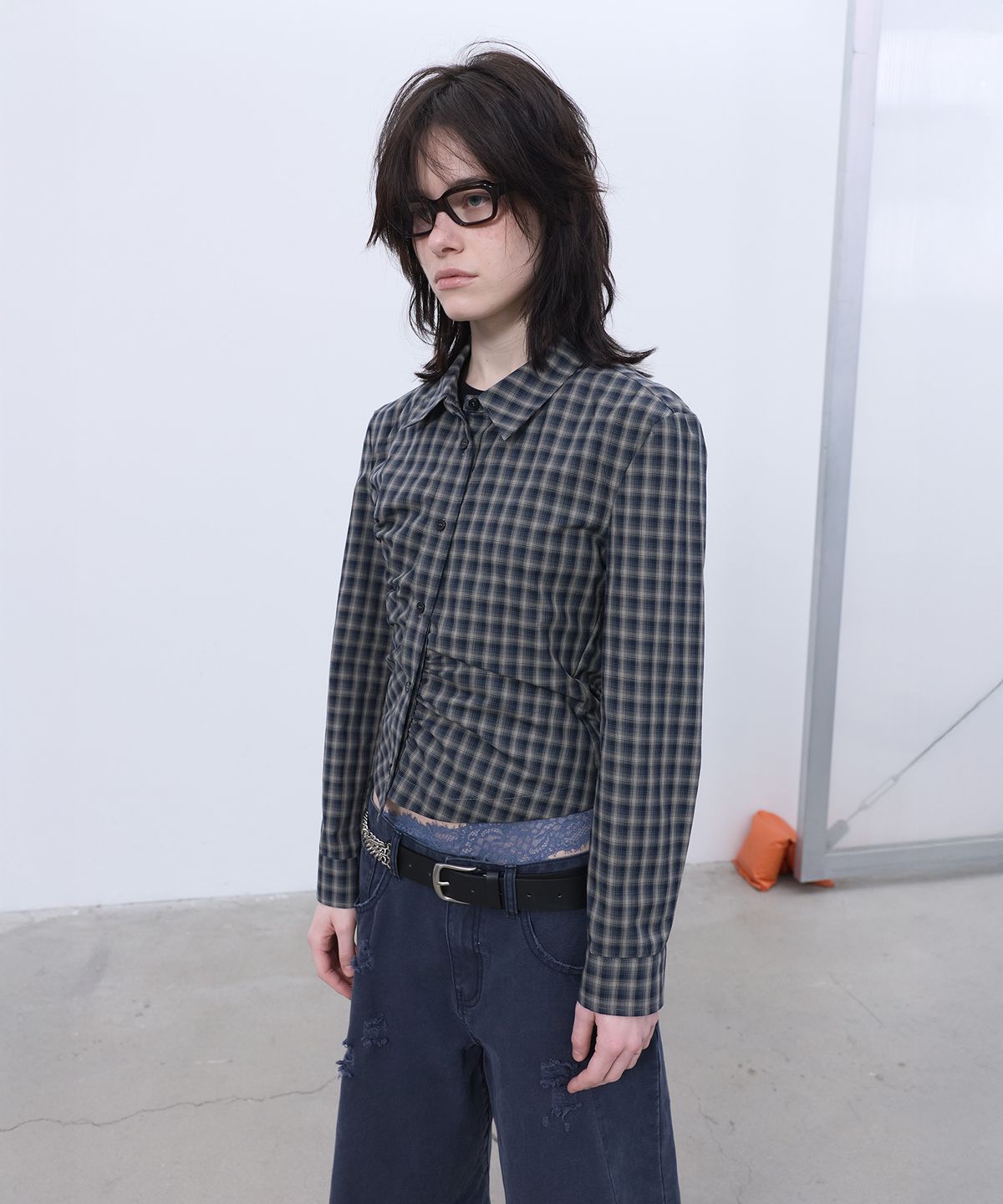 엘씨디씨티엠(LCDC™) ASYMMETRIC BUTTON SHIRT (NAVY)