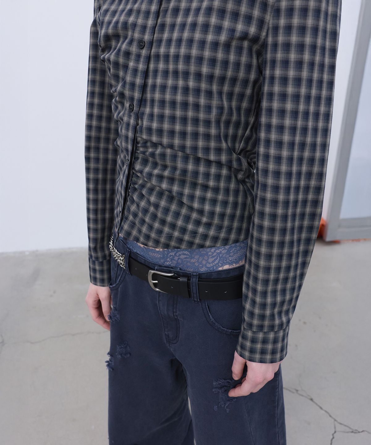 엘씨디씨티엠(LCDC™) ASYMMETRIC BUTTON SHIRT (NAVY)