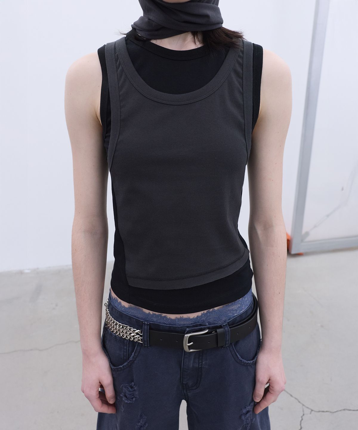 엘씨디씨티엠(LCDC™) DOUBLE LAYERED SLEEVELESS TOP (BLACK)