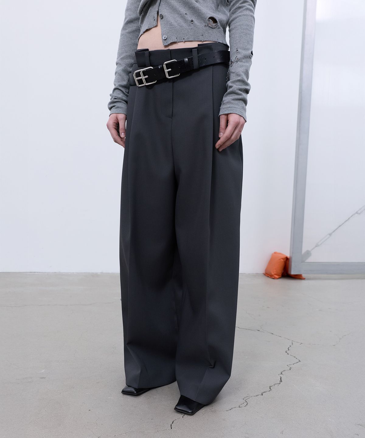 엘씨디씨티엠(LCDC™) BACK-PLEATED WIDE PANTS (GREY)