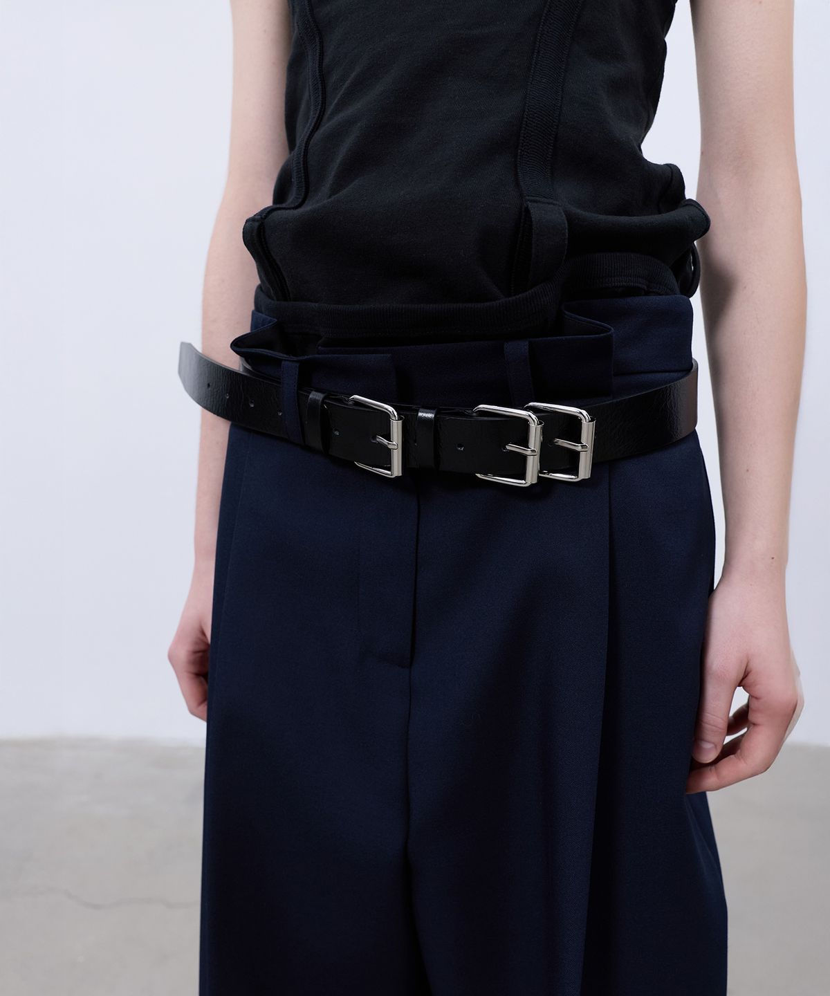 엘씨디씨티엠(LCDC™) BACK-PLEATED WIDE PANTS (DARK NAVY)