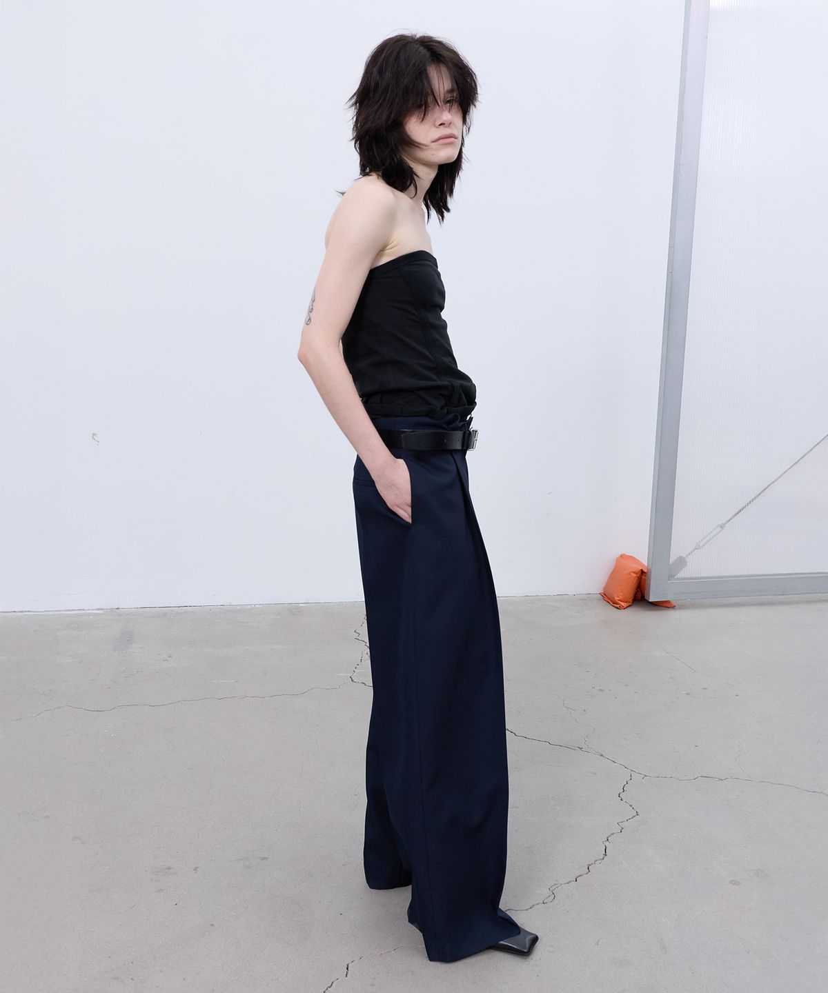 엘씨디씨티엠(LCDC™) BACK-PLEATED WIDE PANTS (DARK NAVY)