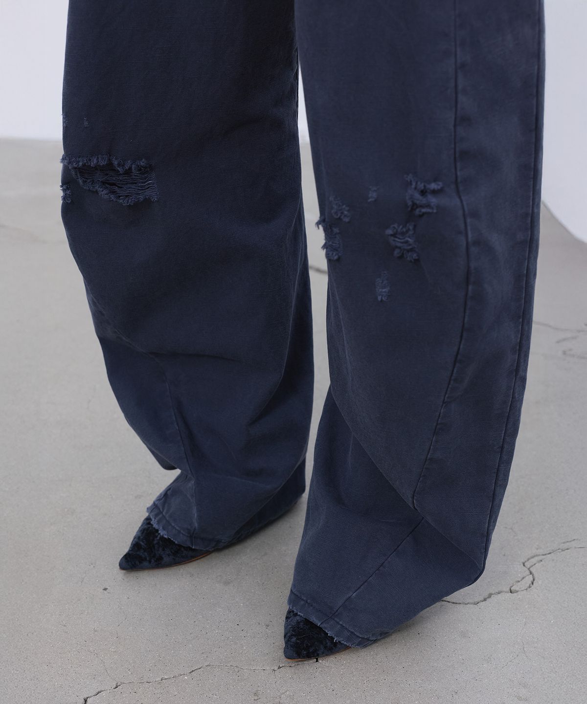 엘씨디씨티엠(LCDC™) DISTRESSED CURVED PANTS (DARK NAVY)