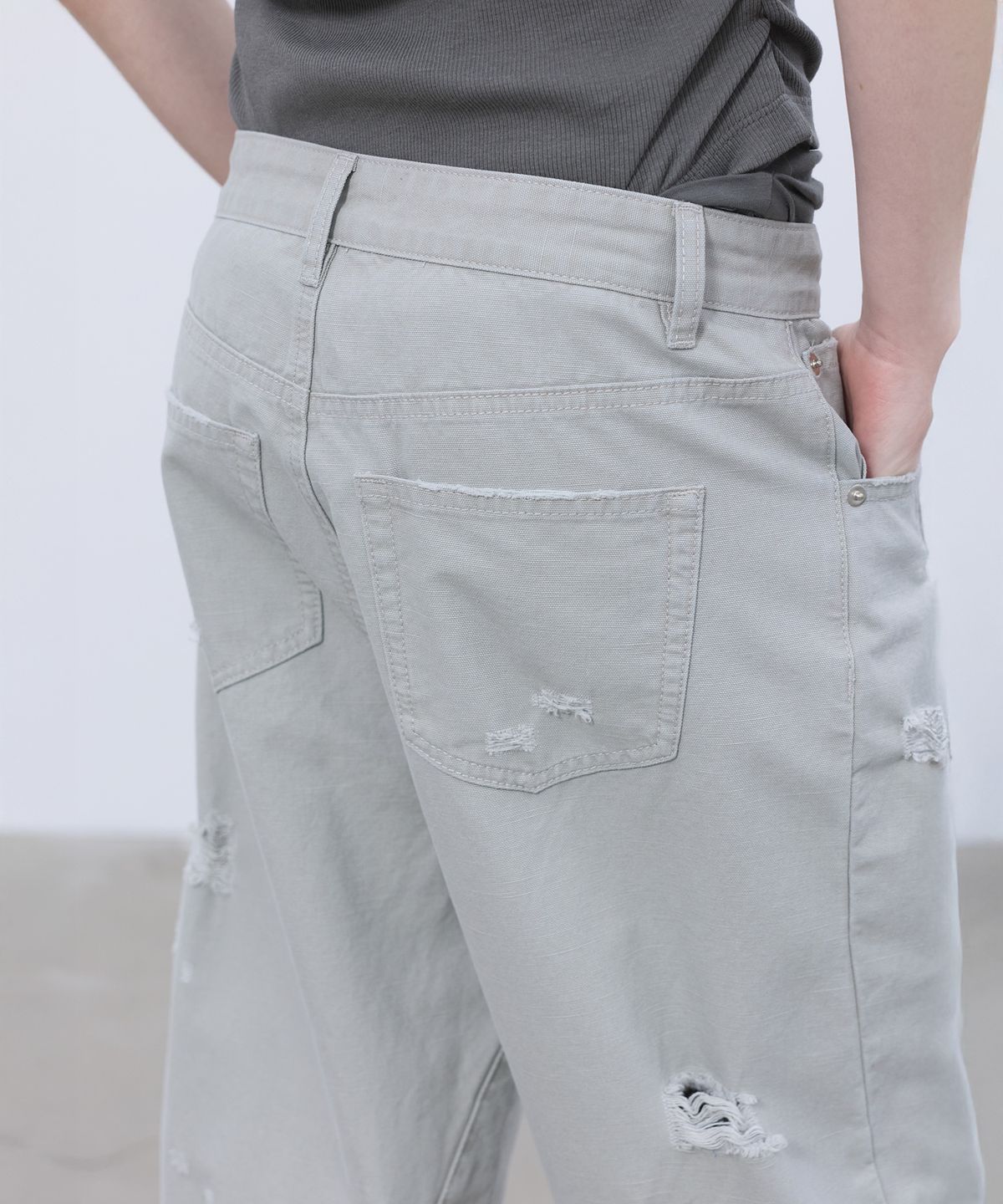 엘씨디씨티엠(LCDC™) DISTRESSED CURVED PANTS (LIGHT GREY)