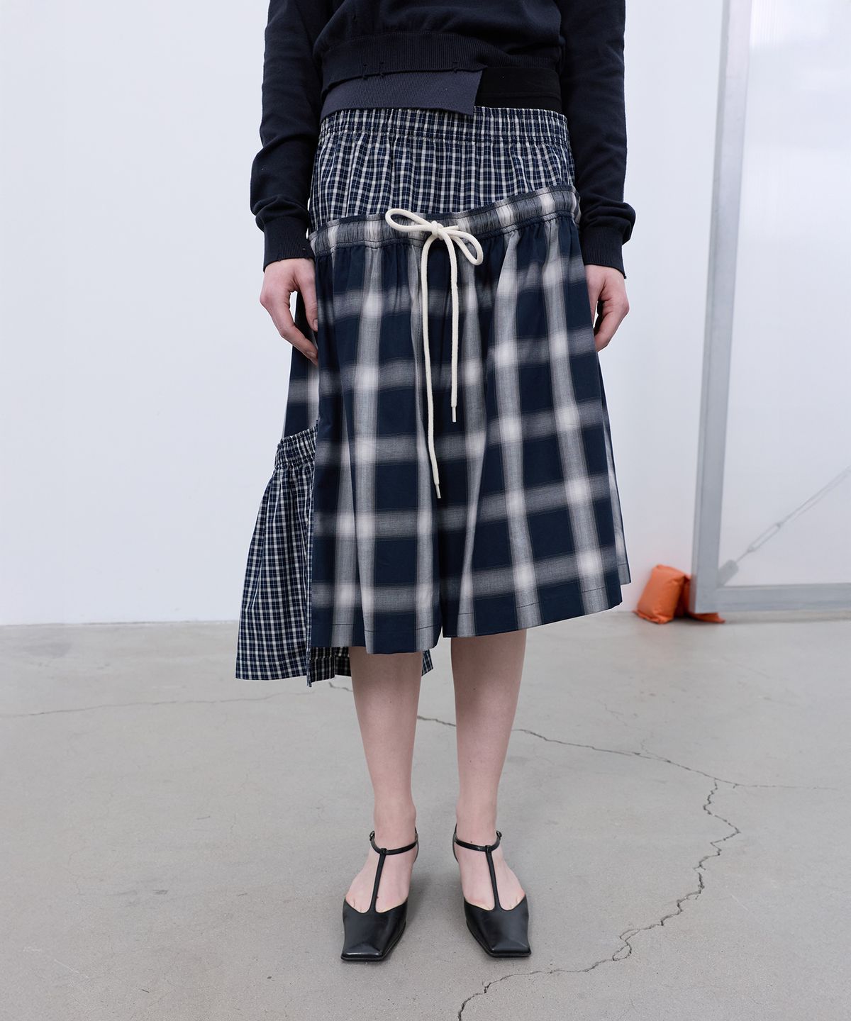 엘씨디씨티엠(LCDC™) NAVY CHECKMIX FRILL SKIRT (NAVY)