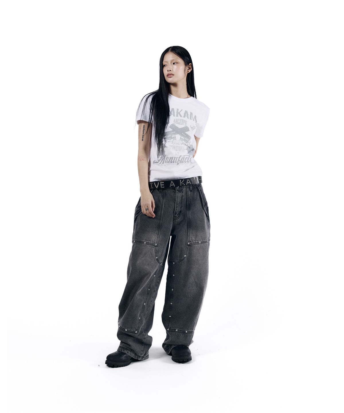 아캄(AAKAM) Gun Lettering Half Top (White)