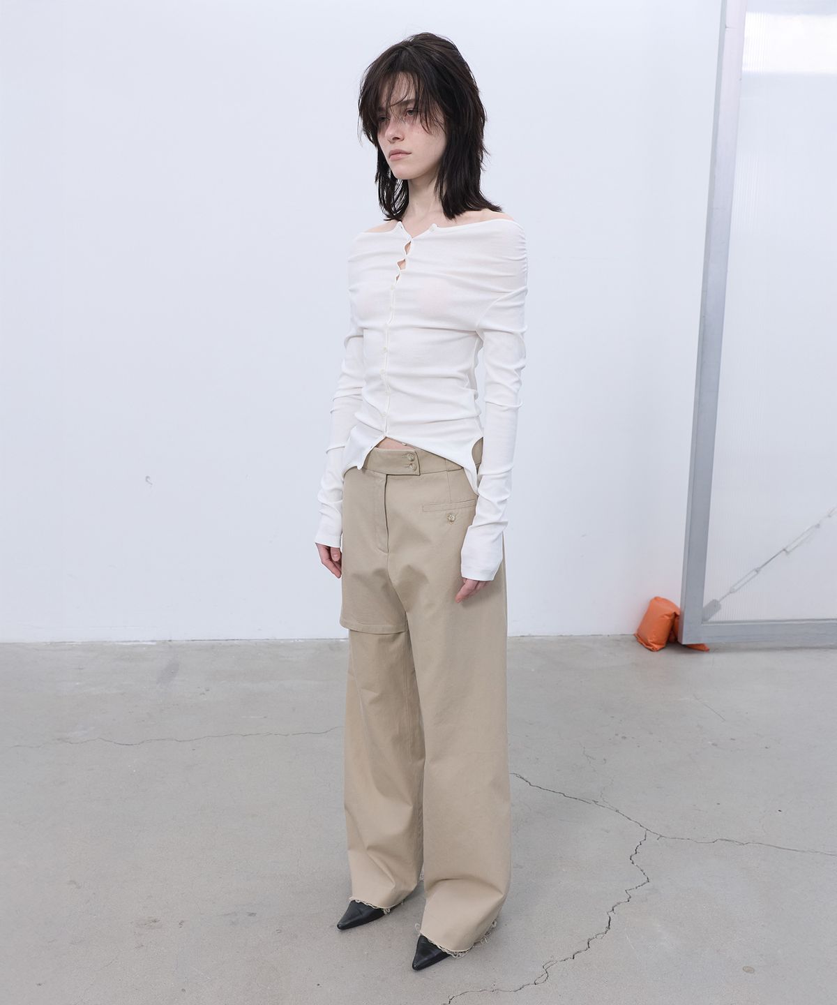 엘씨디씨티엠(LCDC™) TWO-WAY BUTTON-UP TOP (WHITE)