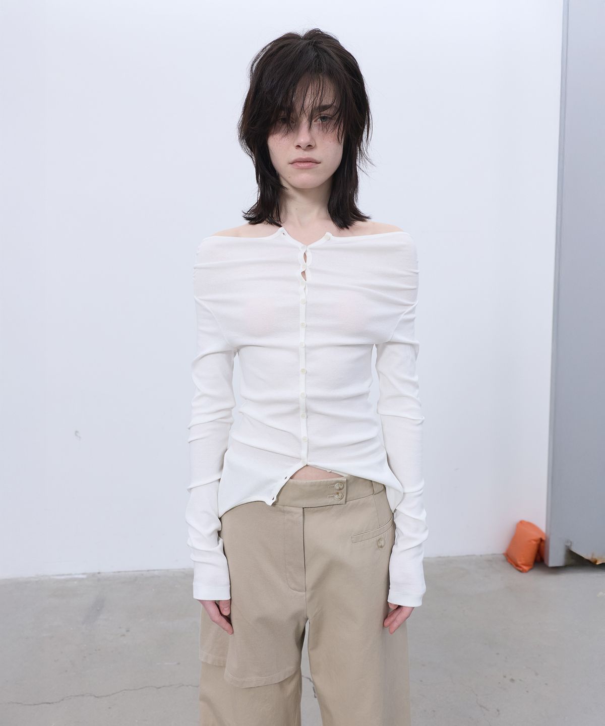 엘씨디씨티엠(LCDC™) TWO-WAY BUTTON-UP TOP (WHITE)