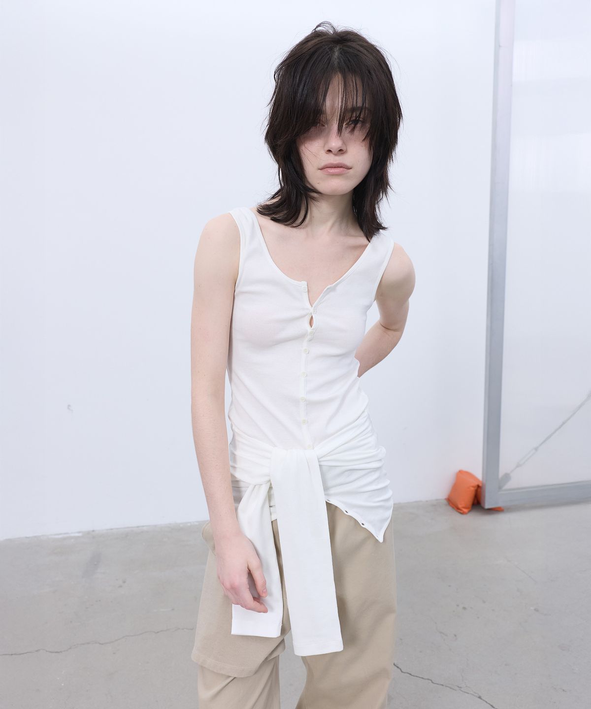 엘씨디씨티엠(LCDC™) TWO-WAY BUTTON-UP TOP (WHITE)