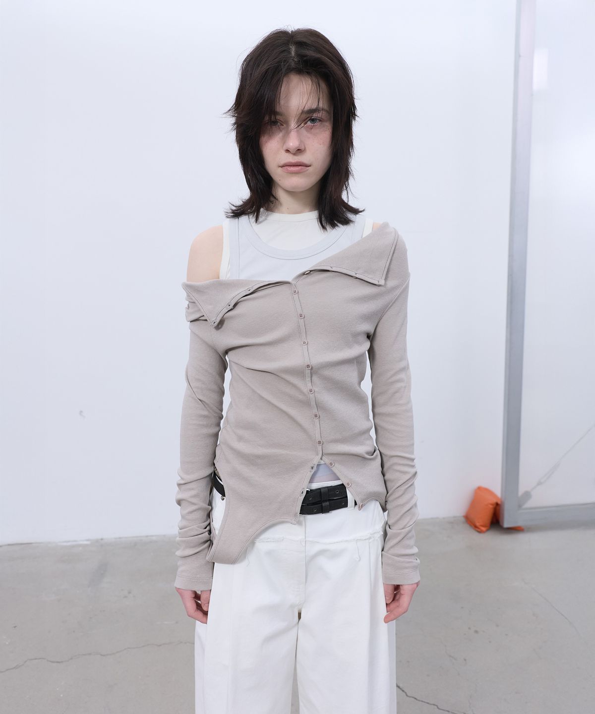 엘씨디씨티엠(LCDC™) TWO-WAY BUTTON-UP TOP (BEIGE)