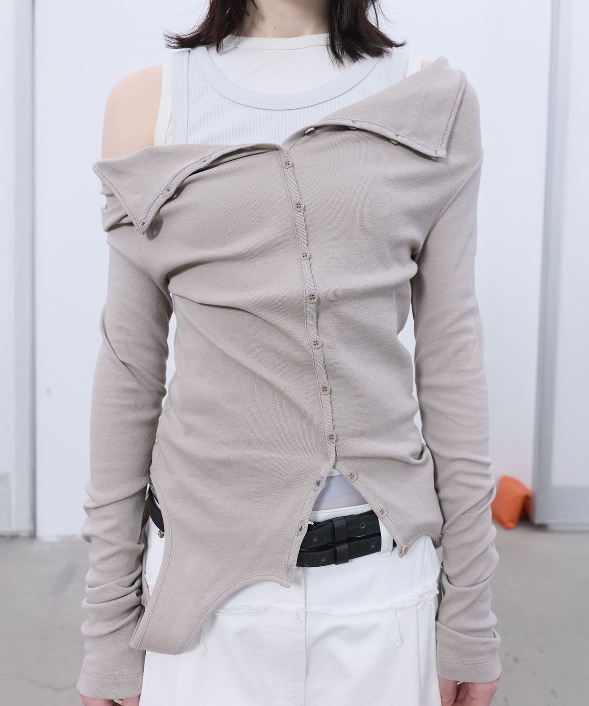 엘씨디씨티엠(LCDC™) TWO-WAY BUTTON-UP TOP (BEIGE)