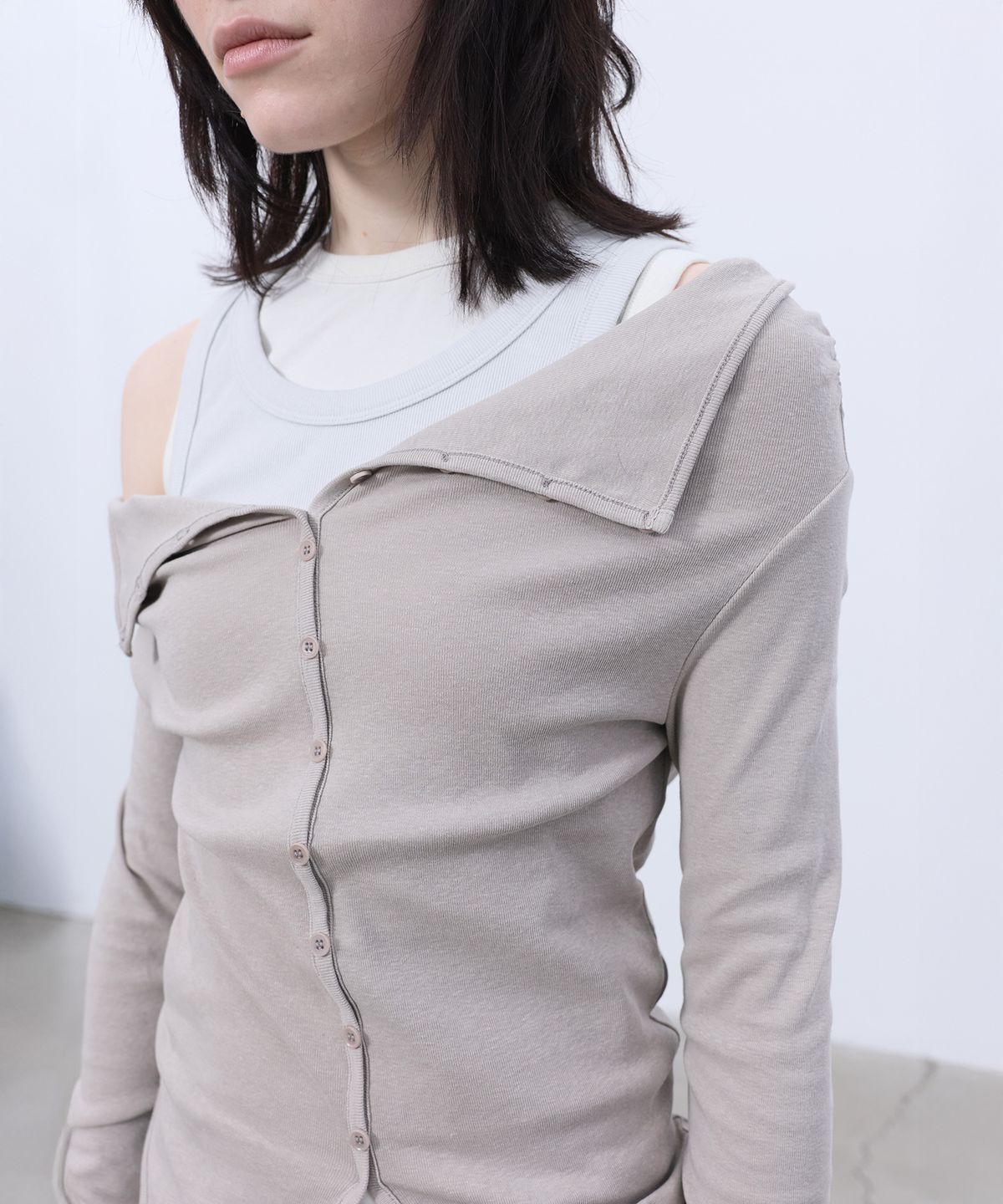 엘씨디씨티엠(LCDC™) TWO-WAY BUTTON-UP TOP (BEIGE)