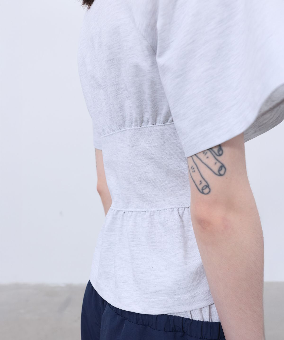 엘씨디씨티엠(LCDC™) SHIRRING T-SHIRT (LIGHT GREY)