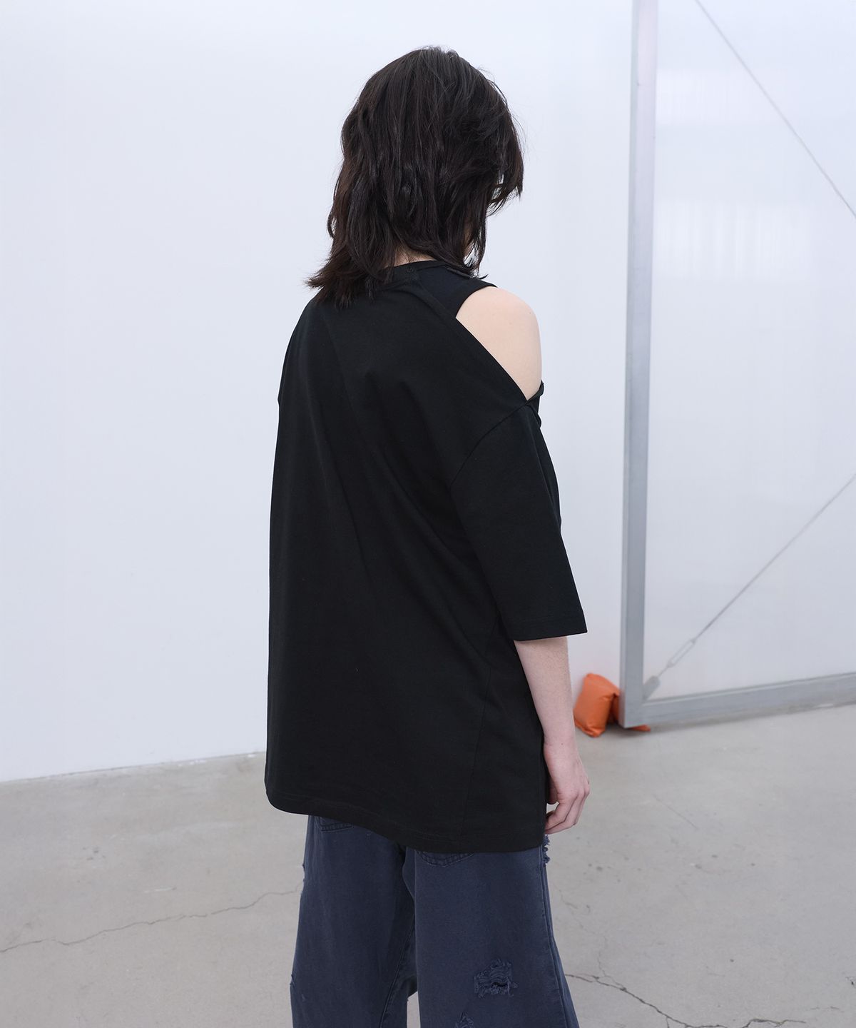 엘씨디씨티엠(LCDC™) OPENED OVERSIZED T-SHIRT (BLACK)