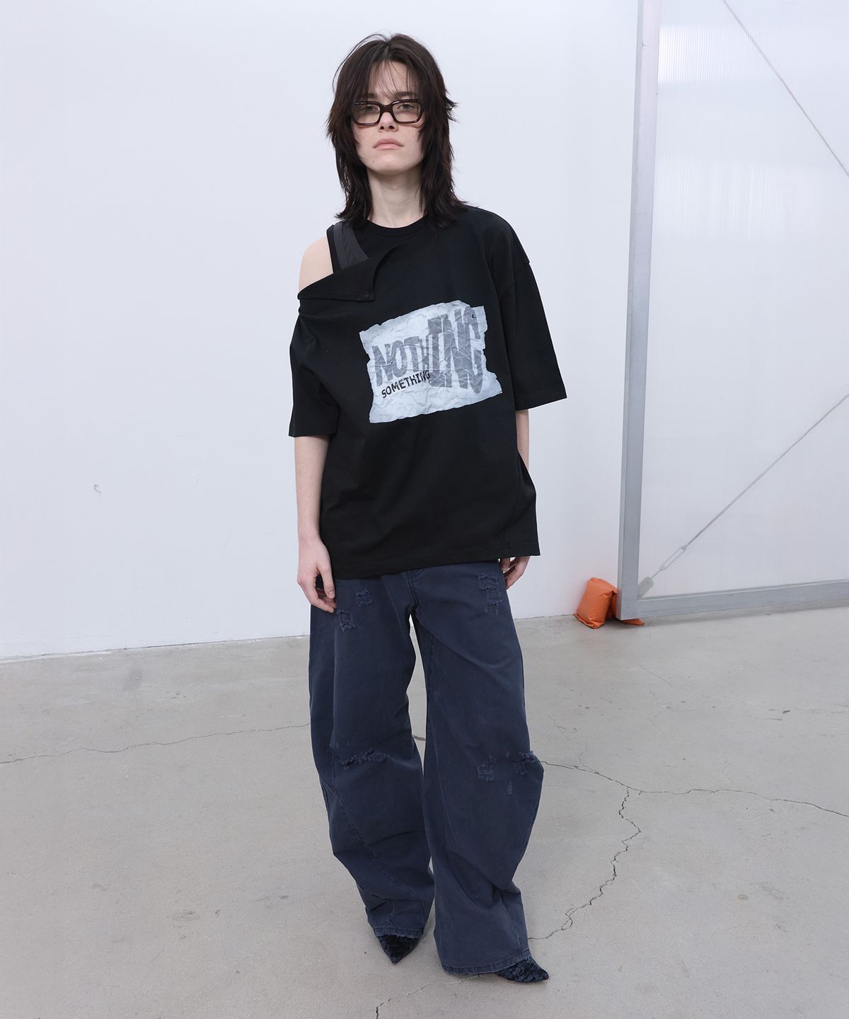 엘씨디씨티엠(LCDC™) OPENED OVERSIZED T-SHIRT (BLACK)