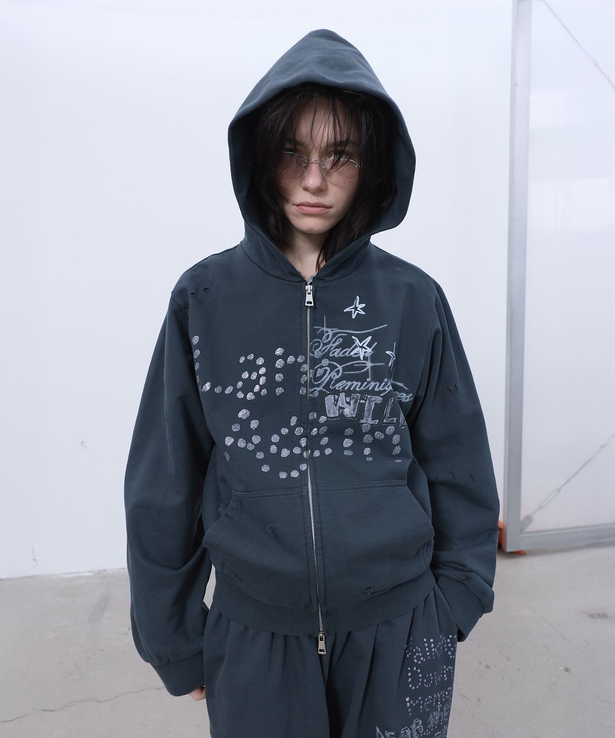 엘씨디씨티엠(LCDC™) PRINTED HOOD ZIP-UP (GREY)