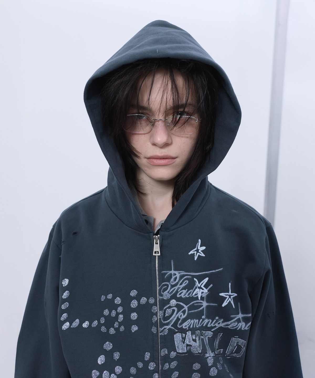 엘씨디씨티엠(LCDC™) PRINTED HOOD ZIP-UP (GREY)