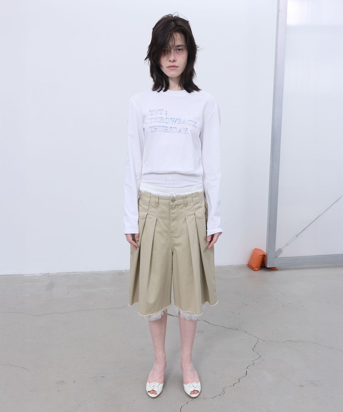 엘씨디씨티엠(LCDC™) TUCK BERMUDA SHORTS (BEIGE)