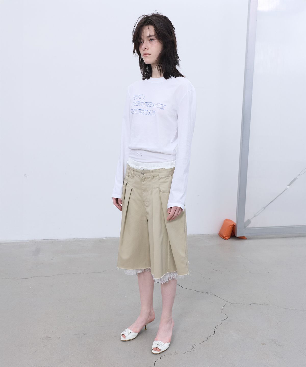 엘씨디씨티엠(LCDC™) TUCK BERMUDA SHORTS (BEIGE)