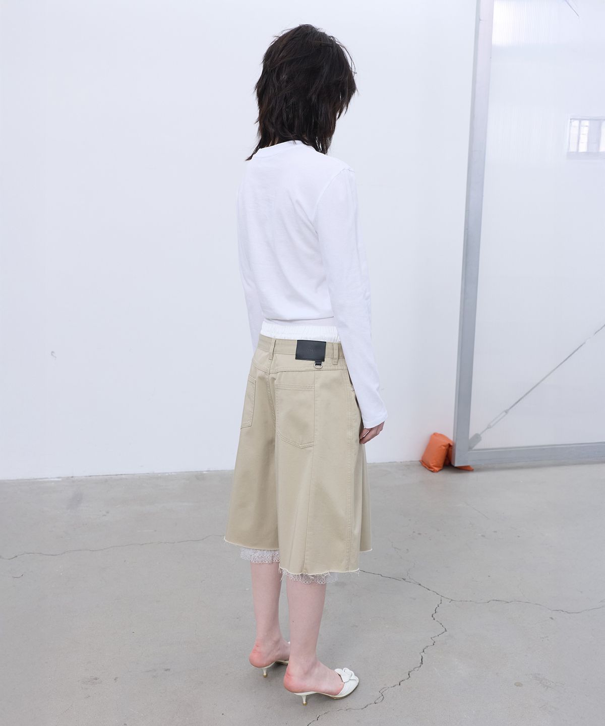 엘씨디씨티엠(LCDC™) TUCK BERMUDA SHORTS (BEIGE)