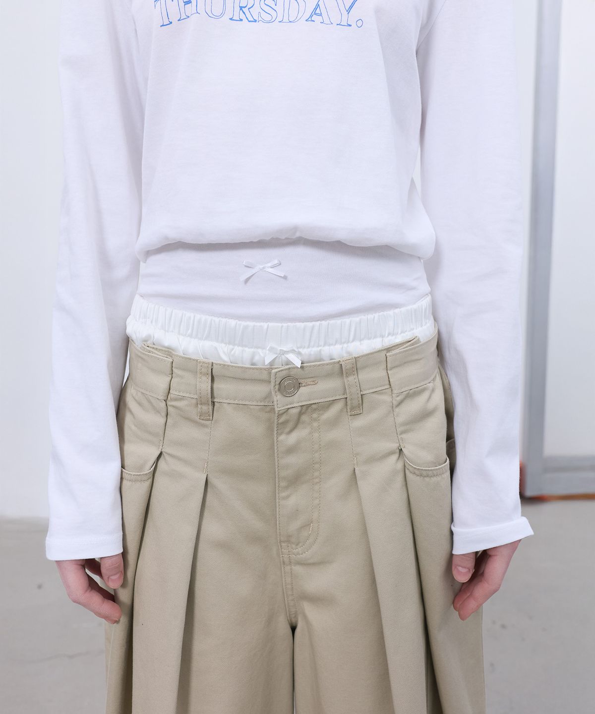엘씨디씨티엠(LCDC™) TUCK BERMUDA SHORTS (BEIGE)