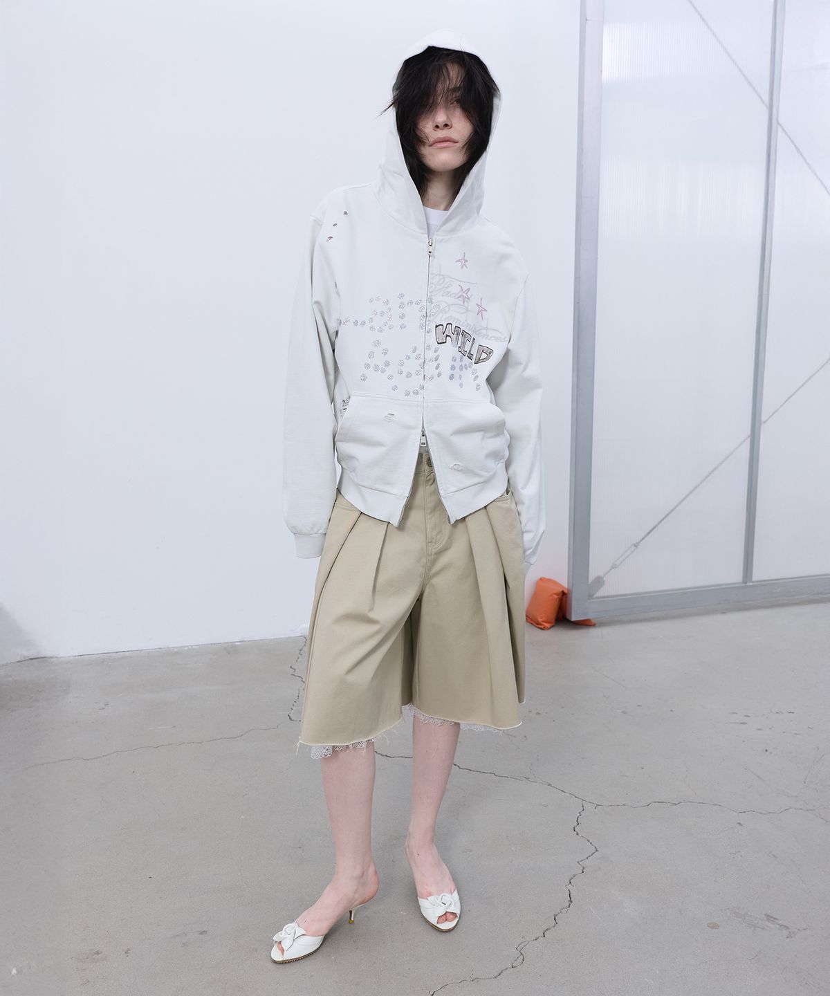 엘씨디씨티엠(LCDC™) TUCK BERMUDA SHORTS (BEIGE)