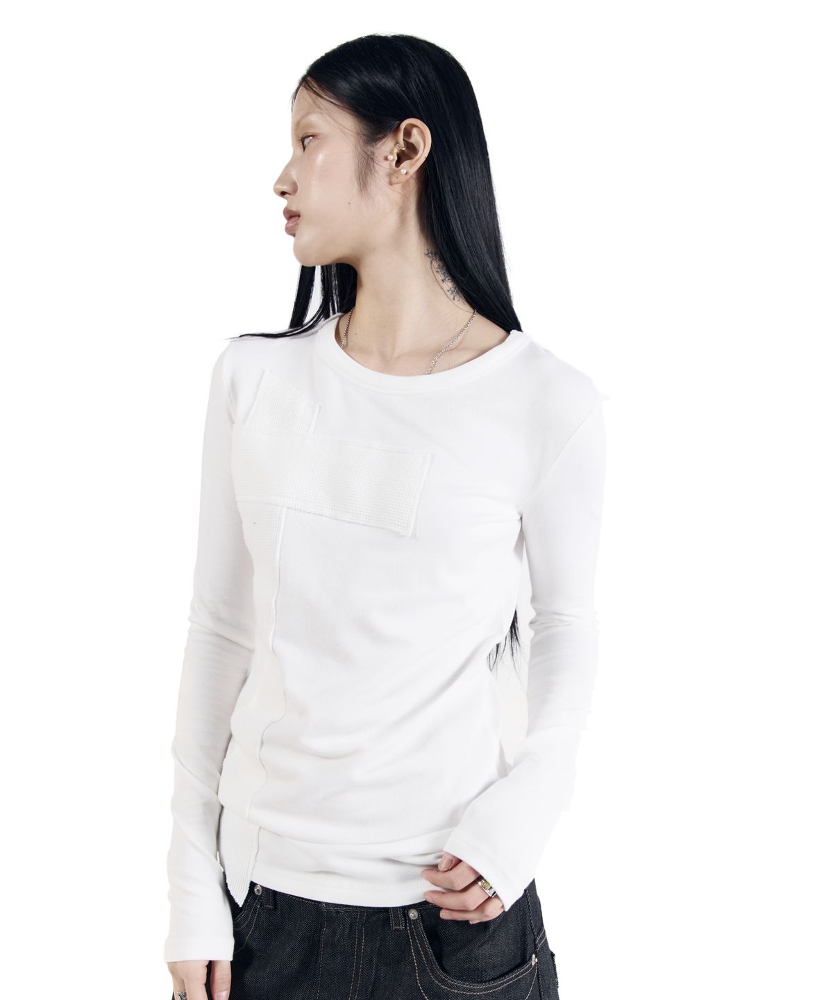 아캄(AAKAM) Cross Patch Long Sleeve (White)