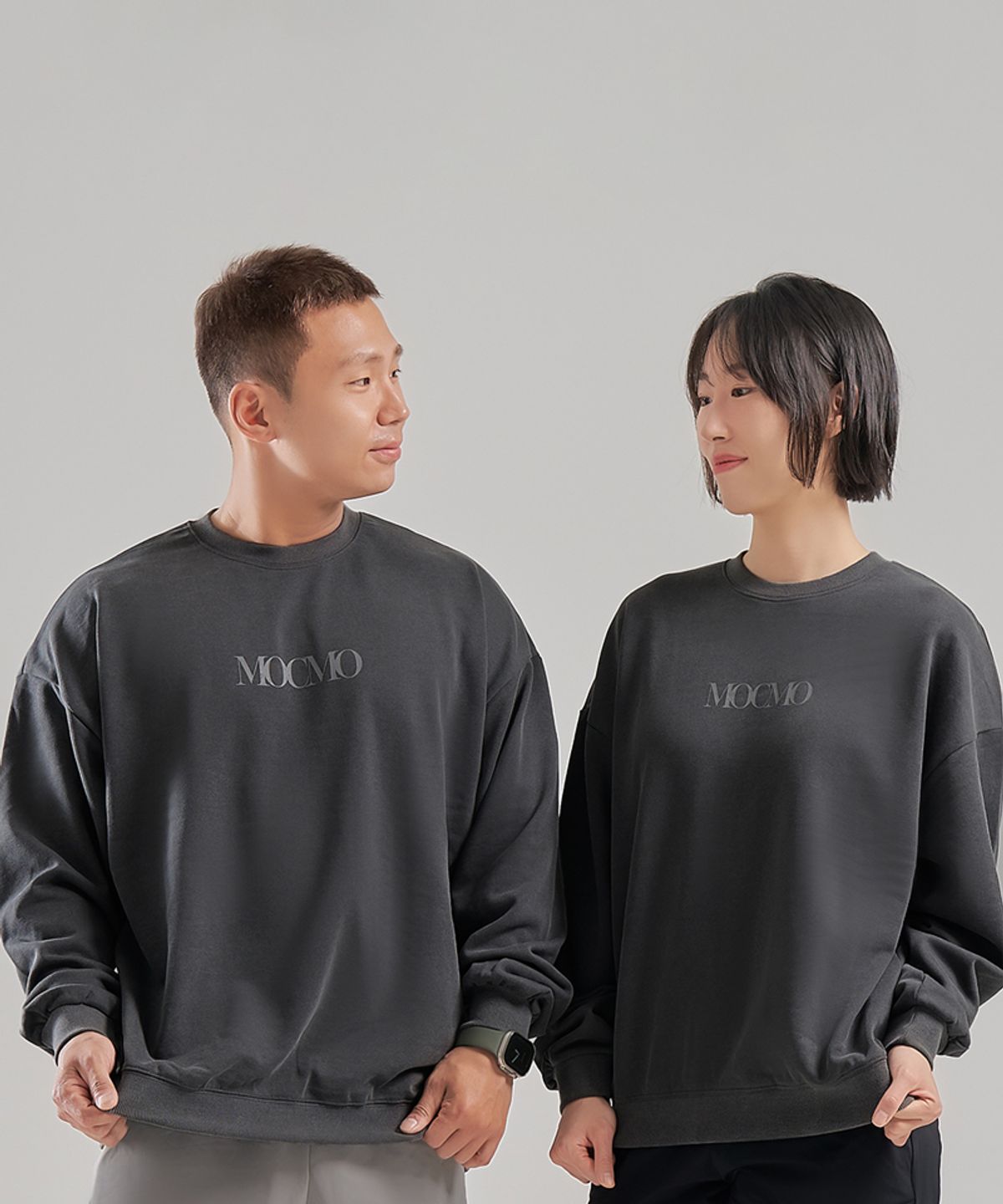 모크모(MOCMO) MOCMO 피그먼트 맨투맨(남녀공용)