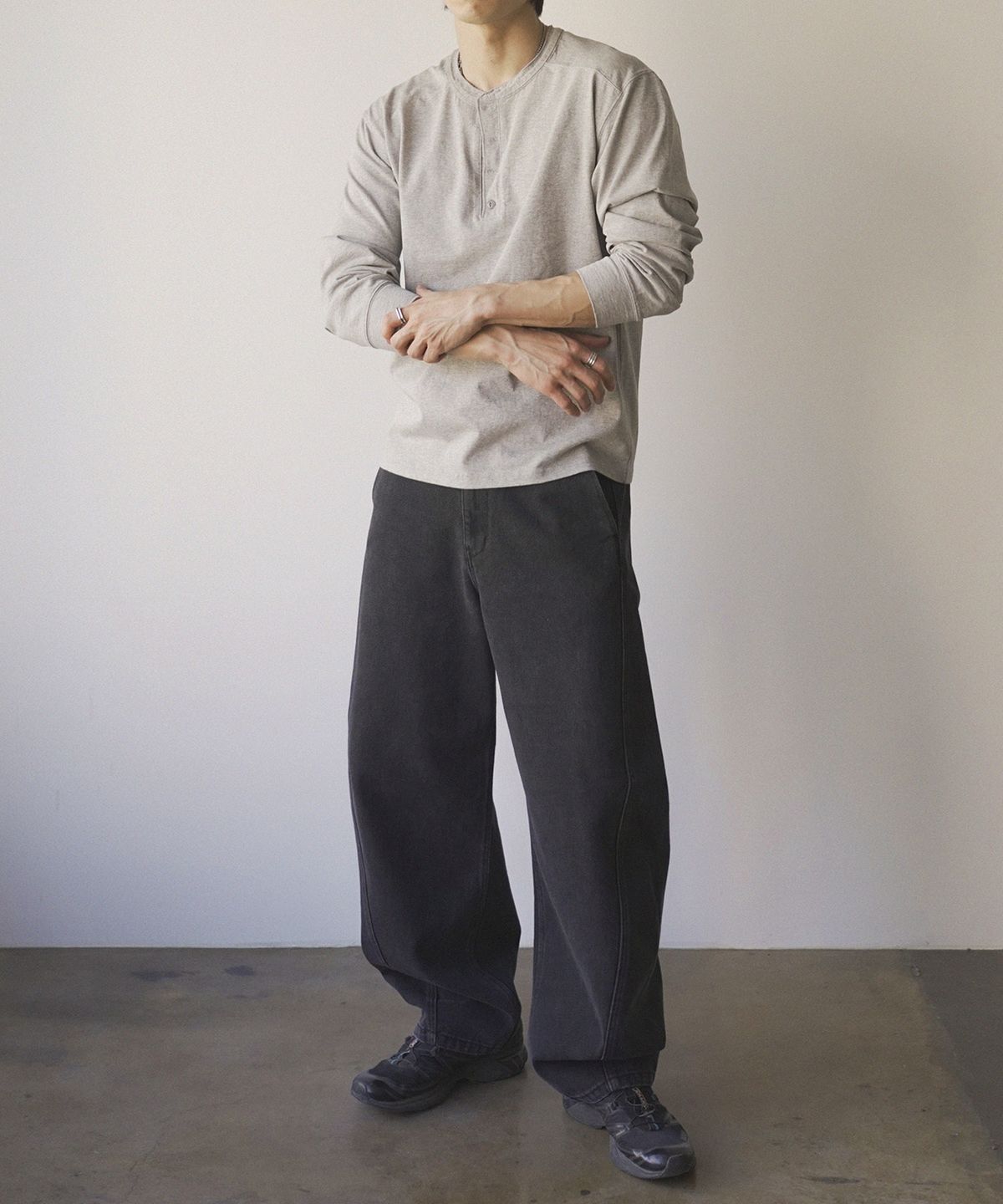 시도(SIIIIDO) DAWKINS WASHED BLACK CURVED LINE DENIM JEANS #1