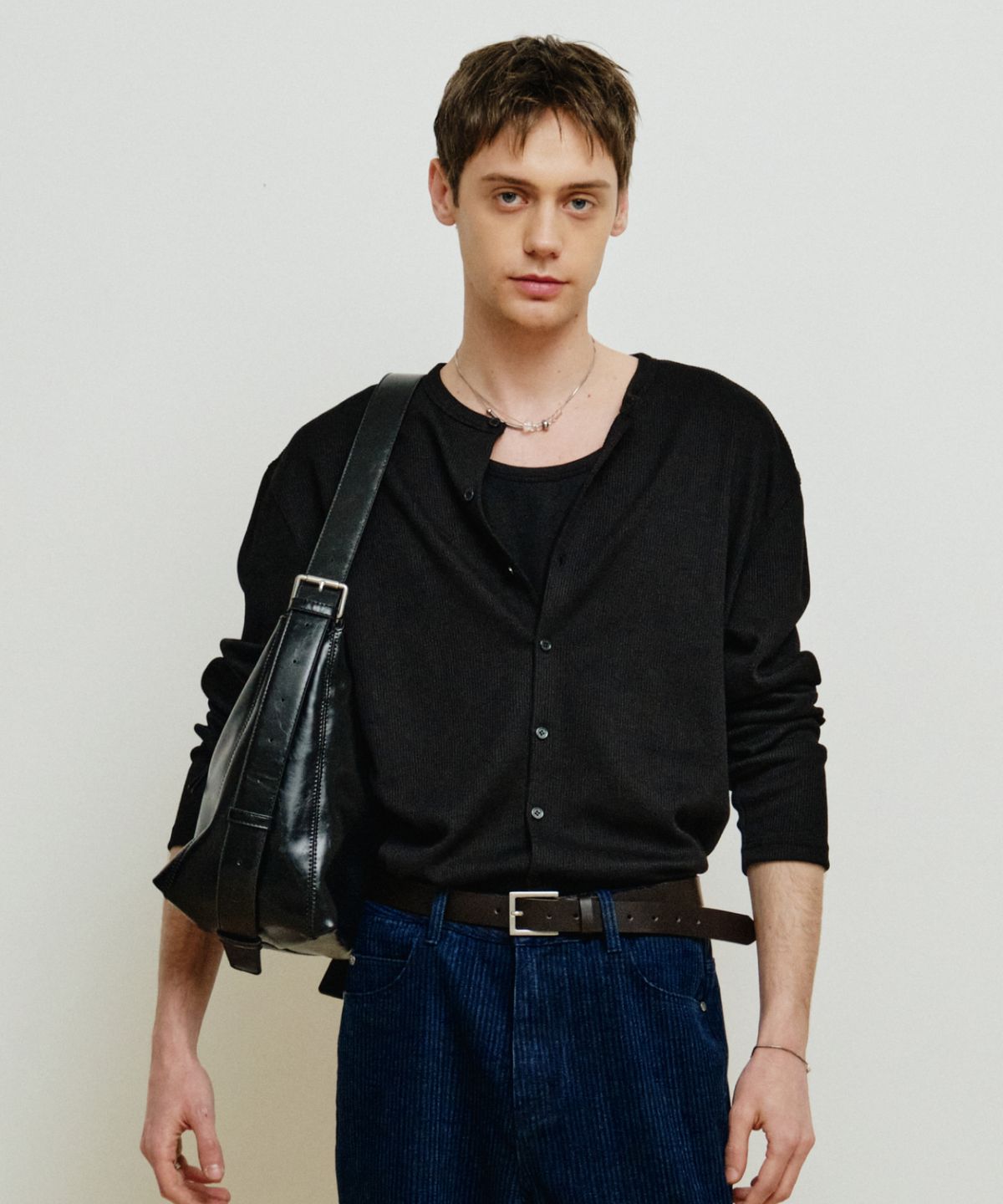 미나브(MINAV) 골지 크롭 오픈 티셔츠 [블랙]