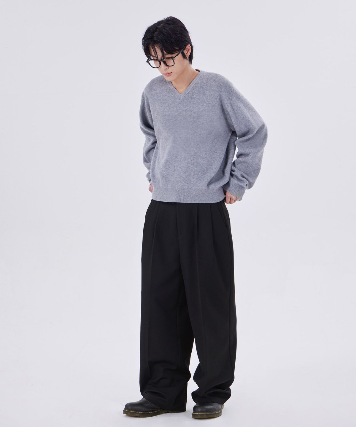 굿라이프웍스(GLW) 미니멀 브이넥 크롭 니트 그레이
