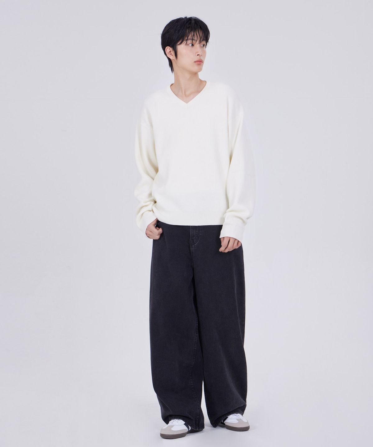 굿라이프웍스(GLW) 미니멀 브이넥 크롭 니트 아이보리