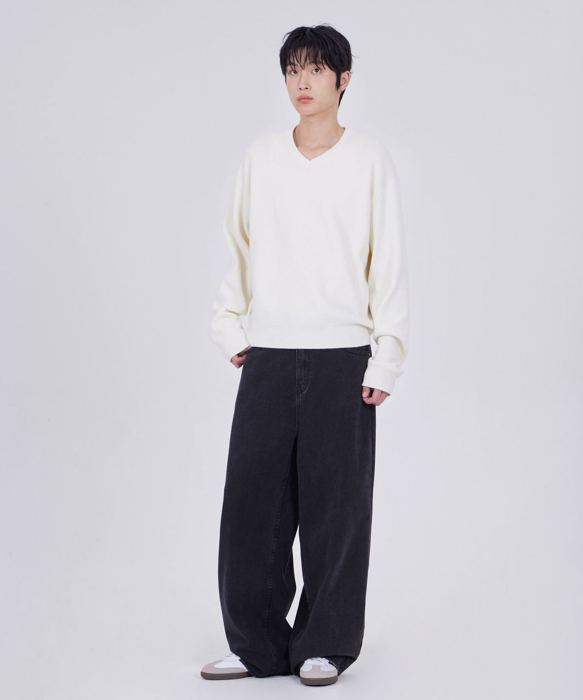 굿라이프웍스(GLW) 미니멀 브이넥 크롭 니트 아이보리