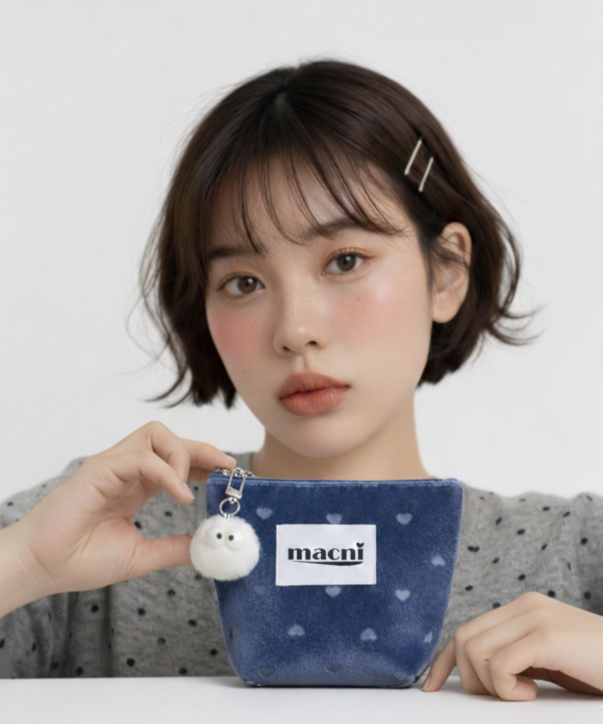 마크니(MACNI) HEART VELVET STANDY POUCH BLUE