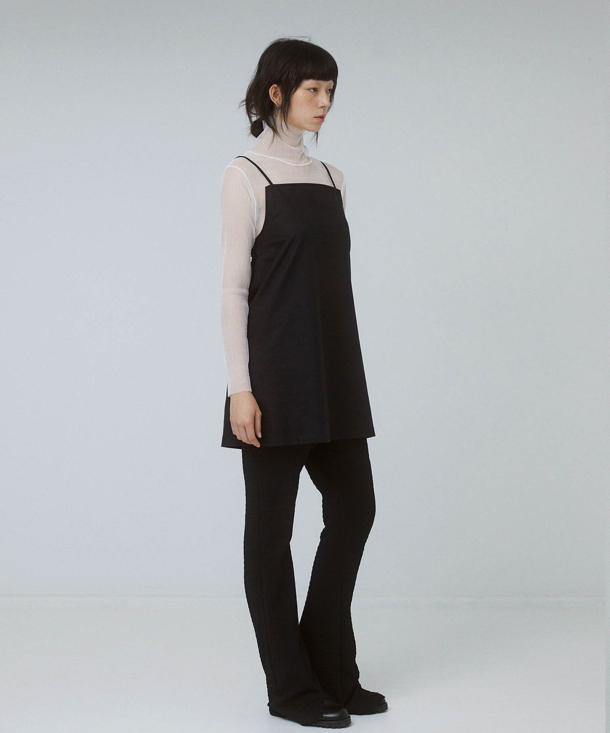 티백(TIBAEG) SHEER PLEATS LACE TOP IV 시어 플리츠 레이스탑 아이보리